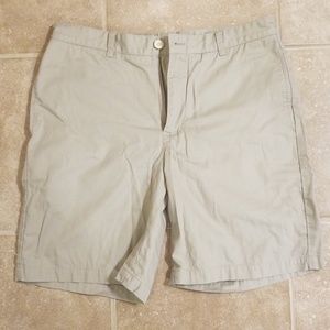 Vinyard vines club short khakis